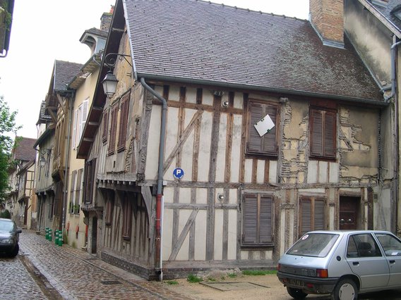  vieille maison à pans de bois, rue Linard Gonthier